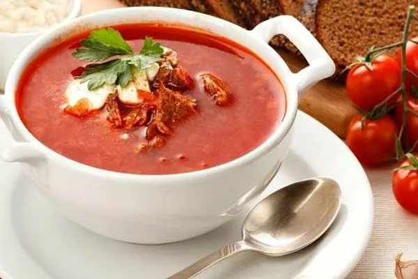Bortsch — soupe de betterave traditionnelle russe