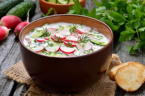 Okrochka — soupe froide d'été au kvass