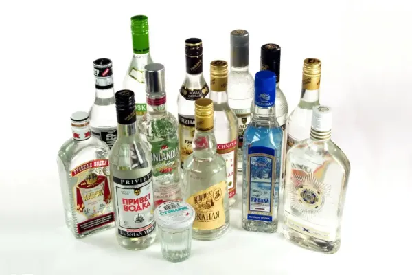 Vodka russe — service traditionnel avec zakouski