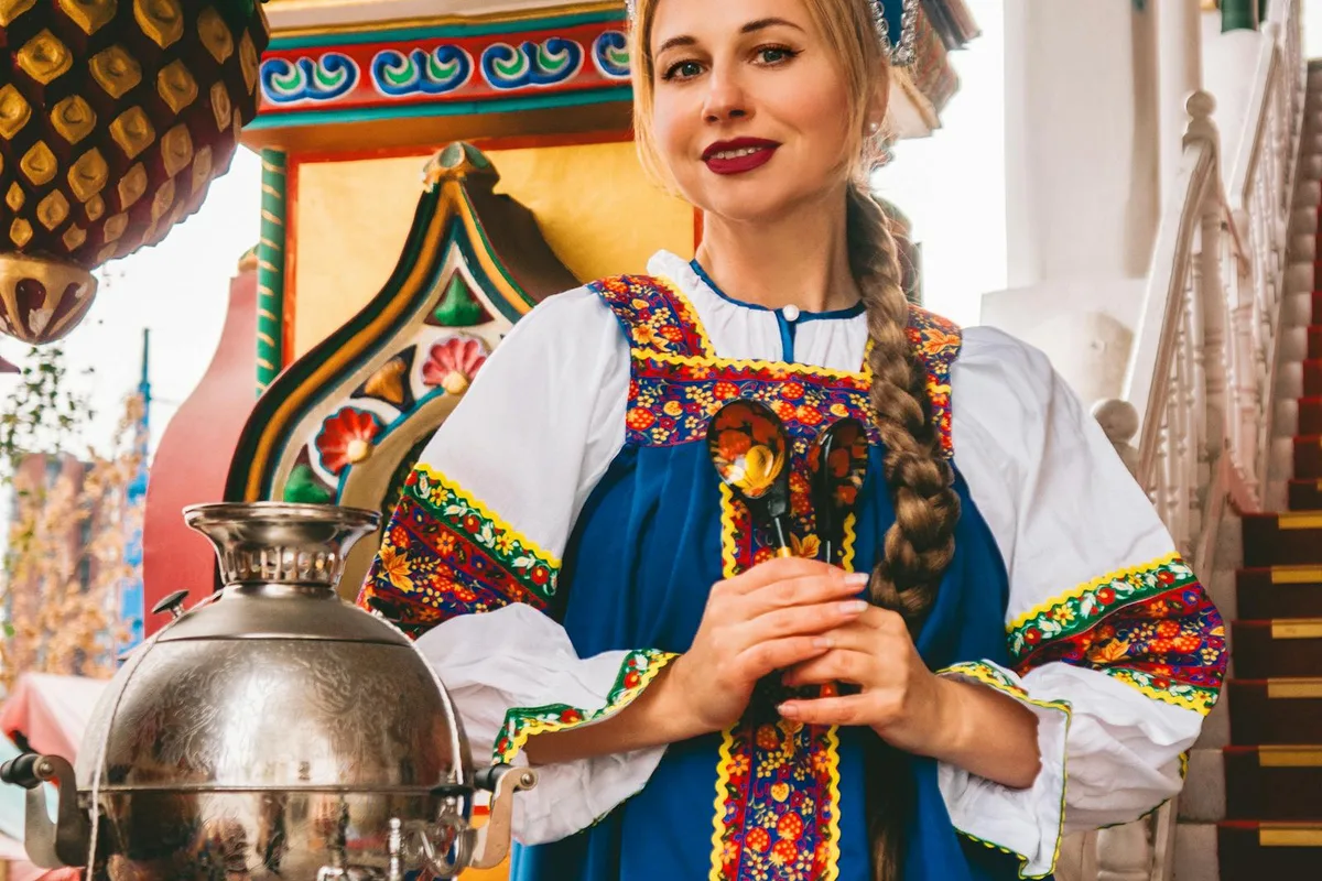 Apprendre le russe pour rencontrer une femme russe : ce que ça change vraiment