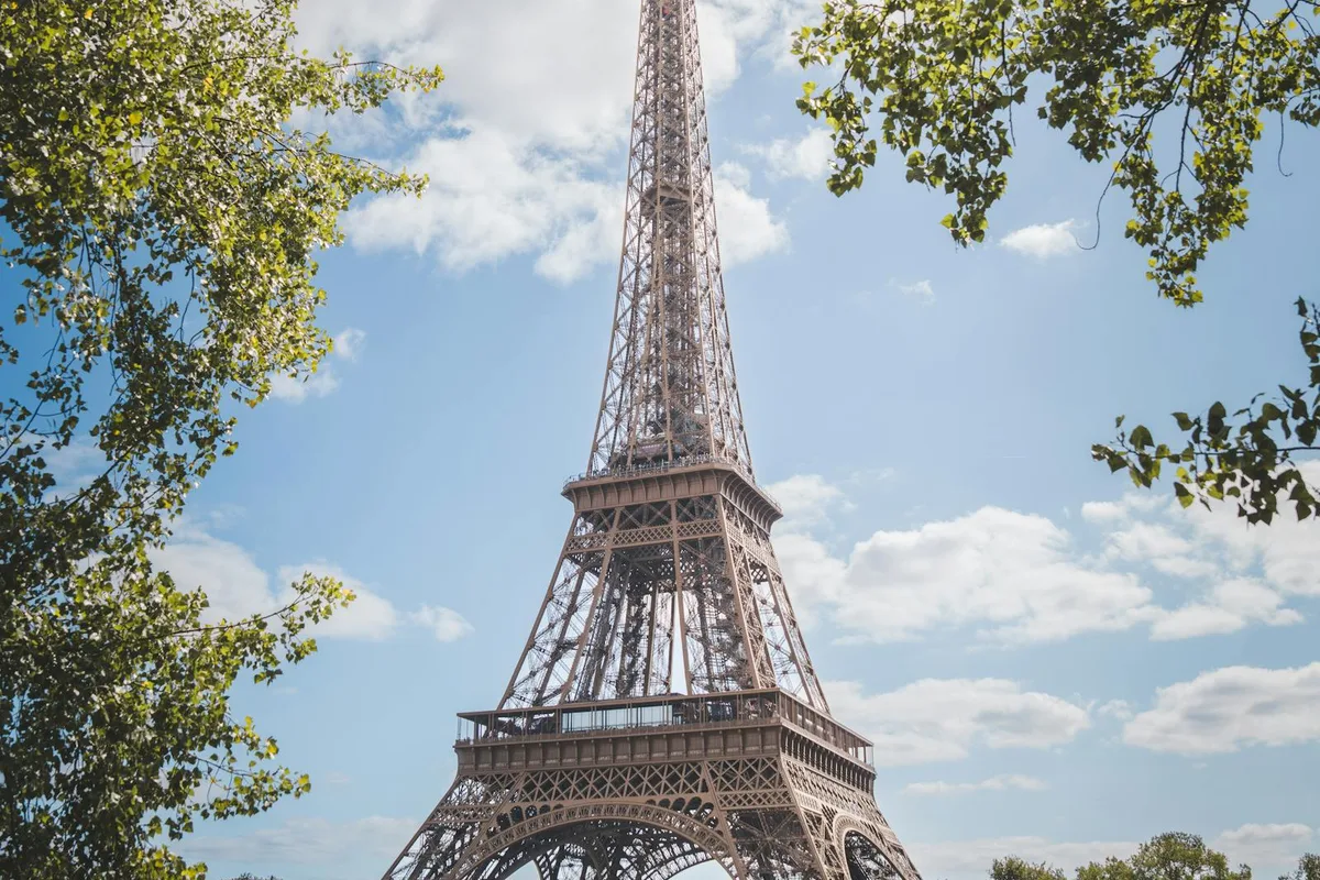 Schengen Visa for Russians: Visiting France in 2026