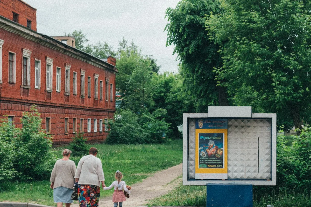 Moving to Russia in 2025: All Available Paths for Western Citizens