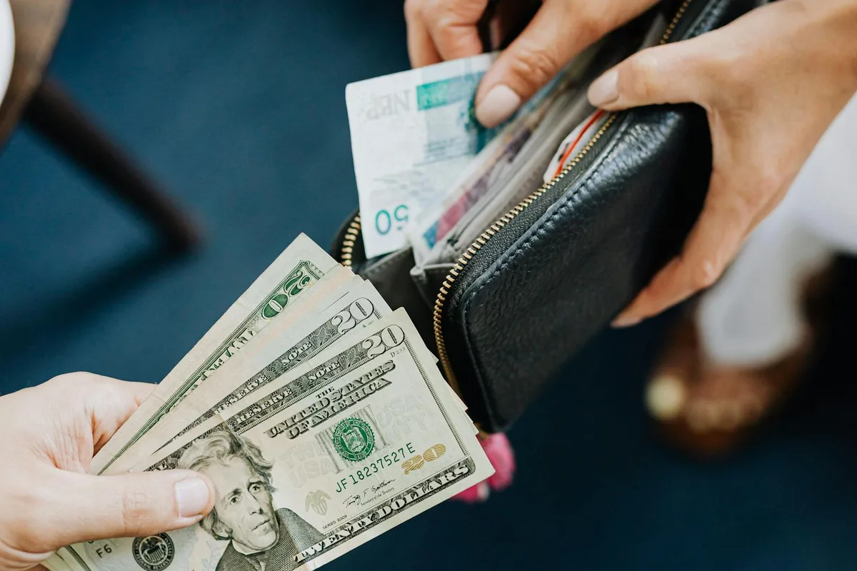 Argent en Russie : roubles, change, cartes bancaires et paiements (2026)