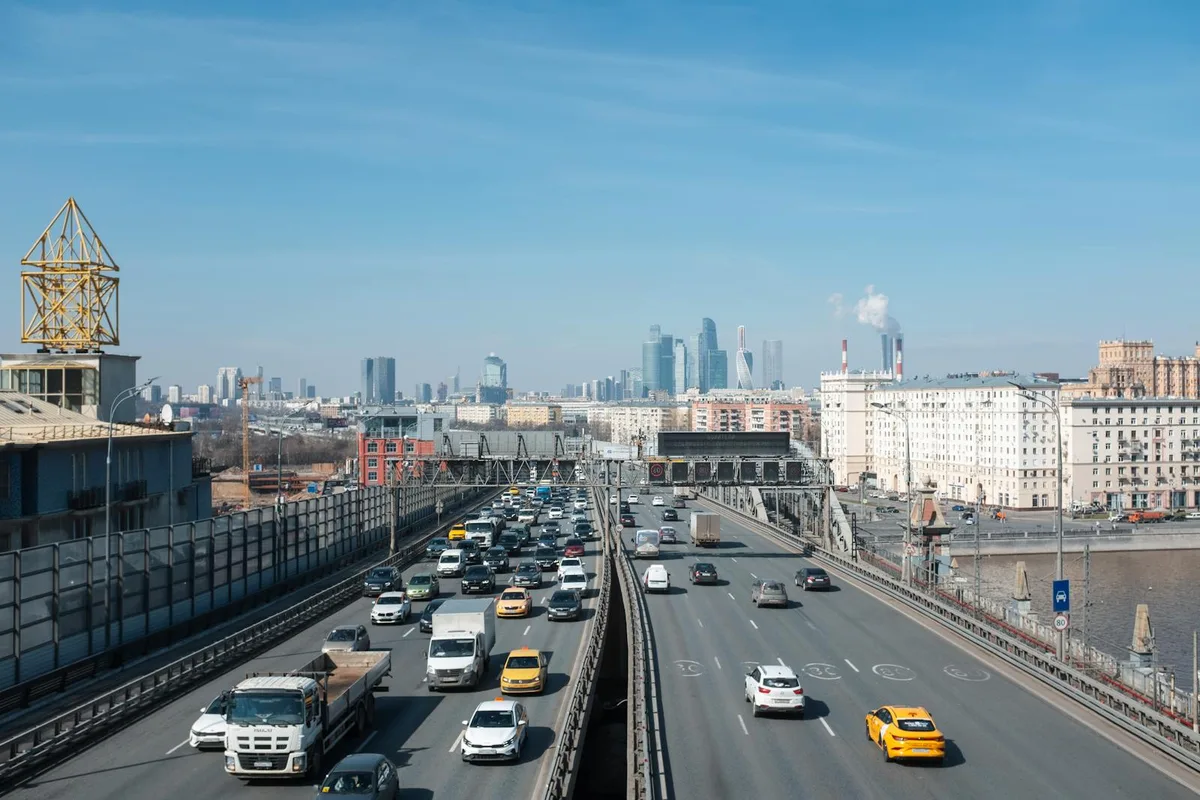Conduire en Russie : permis, assurance OSAGO et road trip (guide 2026)